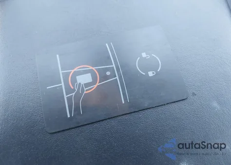 2021 Tesla Model Y Long Range Dual Motor All-Wheel Drive z USA, uszkodzony, nr VIN 5YJYGDEE3MF125592